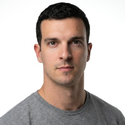Faris, Gründer von Paradox Media